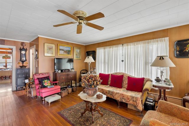 20 McGuirk Street, East Hampton, NY 11937