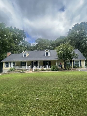 2290 Grandview Dr, W, Lawrenceburg, TN 38464