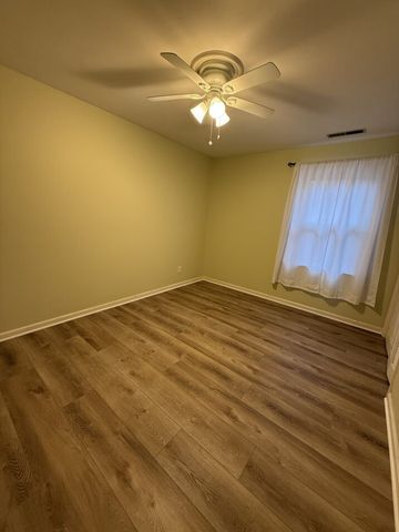 2290 Grandview Dr, W, Lawrenceburg, TN 38464