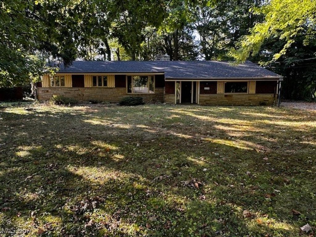6248 S Woodlane Drive, Mayfield Village, OH 44143