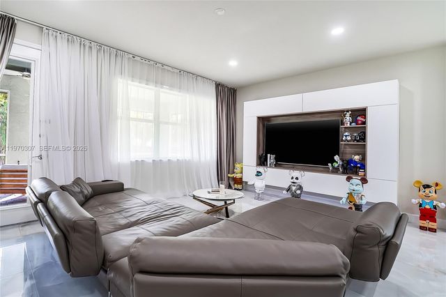 4566 Ficus St, Hollywood, FL 33021