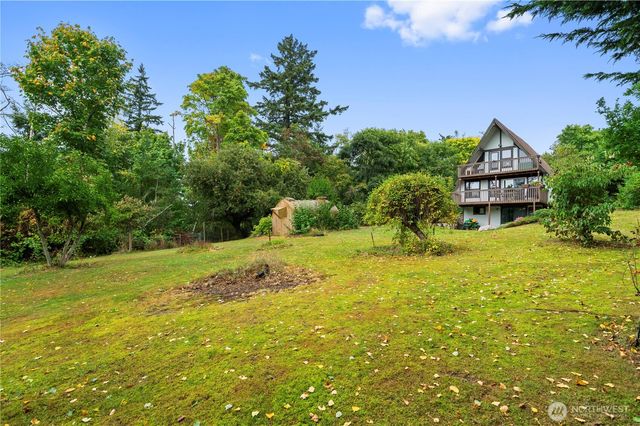 988 Hadley Way, Camano Island, WA 98282