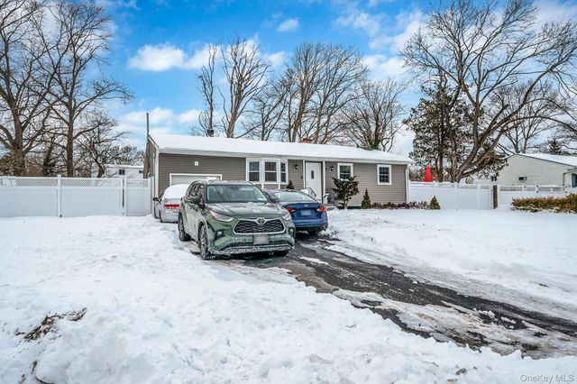 9 Amfer Court, Bay Shore, NY 11706