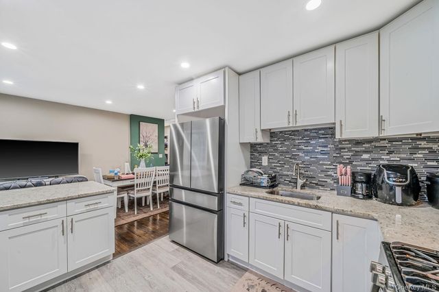 9 Amfer Court, Bay Shore, NY 11706