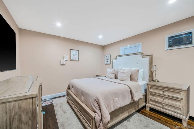 9 Amfer Court, Bay Shore, NY 11706