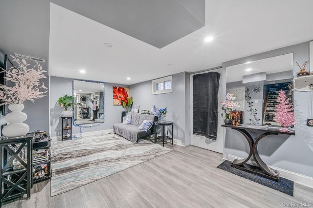 9 Amfer Court, Bay Shore, NY 11706