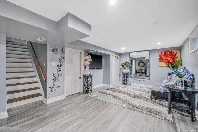 9 Amfer Court, Bay Shore, NY 11706