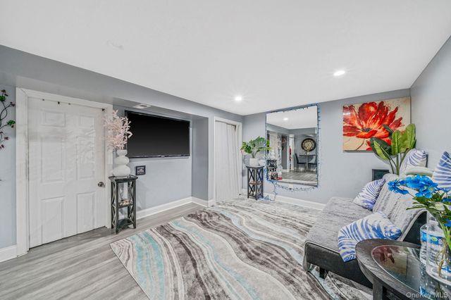 9 Amfer Court, Bay Shore, NY 11706