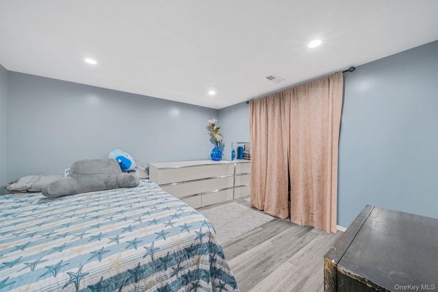 9 Amfer Court, Bay Shore, NY 11706