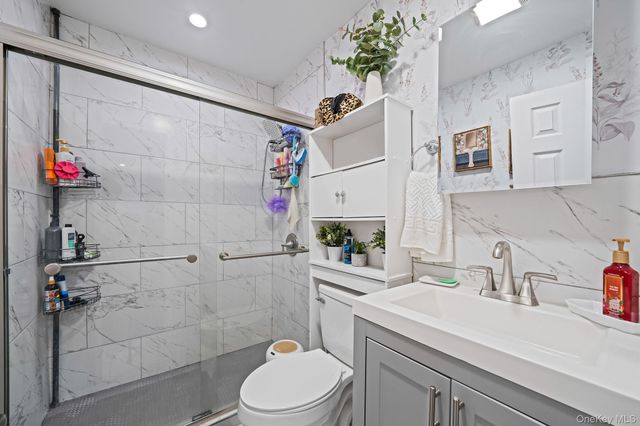 9 Amfer Court, Bay Shore, NY 11706