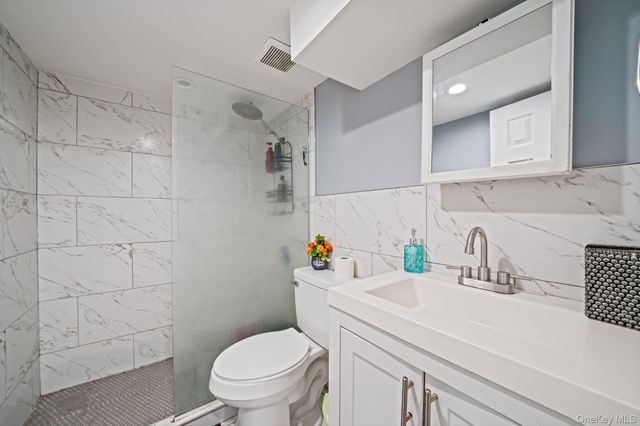 9 Amfer Court, Bay Shore, NY 11706