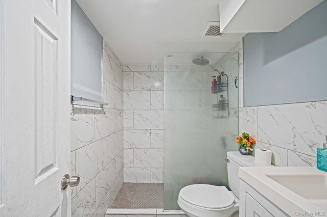 9 Amfer Court, Bay Shore, NY 11706