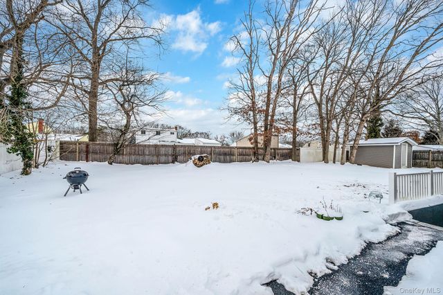 9 Amfer Court, Bay Shore, NY 11706