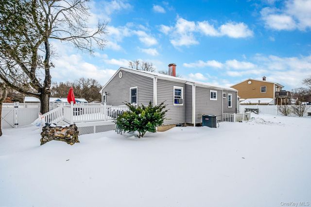 9 Amfer Court, Bay Shore, NY 11706