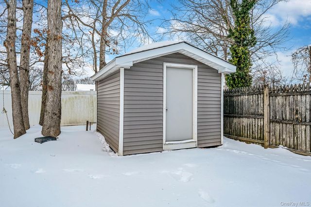 9 Amfer Court, Bay Shore, NY 11706