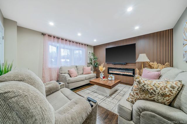 9 Amfer Court, Bay Shore, NY 11706