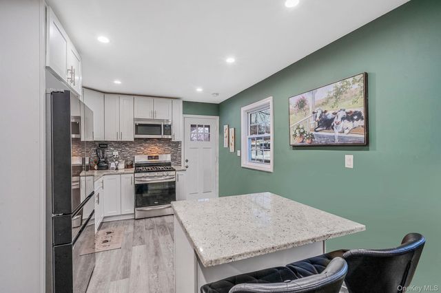 9 Amfer Court, Bay Shore, NY 11706