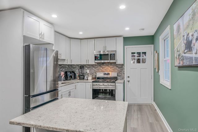 9 Amfer Court, Bay Shore, NY 11706