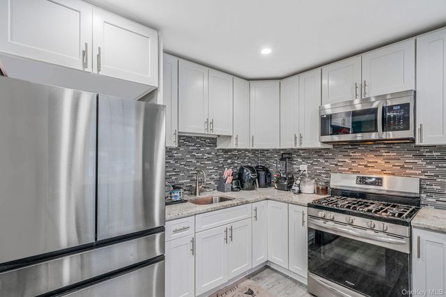 9 Amfer Court, Bay Shore, NY 11706