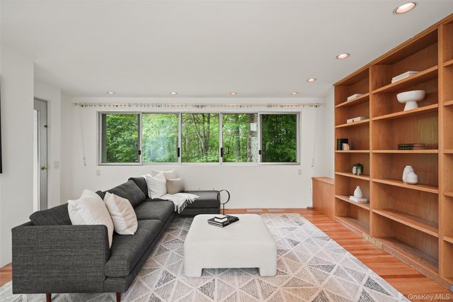 71 Old Stone Hill Road, Pound Ridge, NY 10576