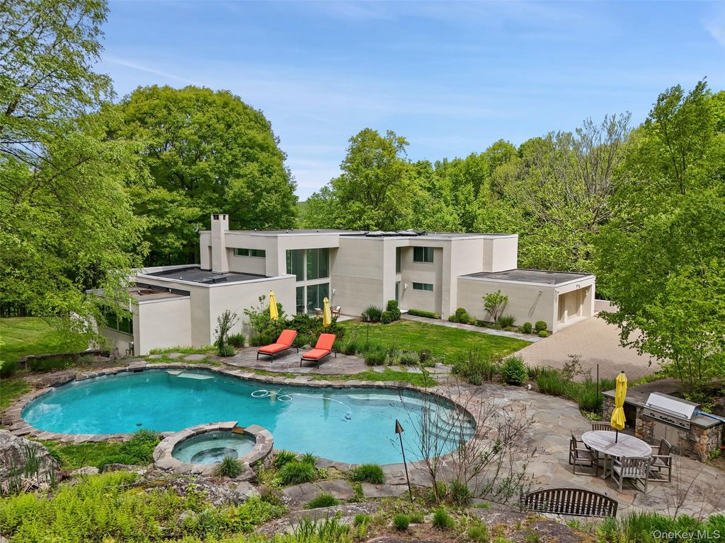 71 Old Stone Hill Road, Pound Ridge, NY 10576