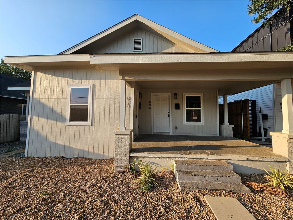 808 W 10th Street, Dallas, TX 75208