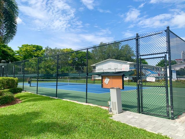 1040 NEWPORT H 1040, Deerfield Beach, FL 33442