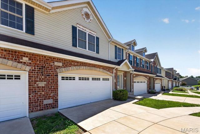 14 Loris Lane, St Charles, MO 63303