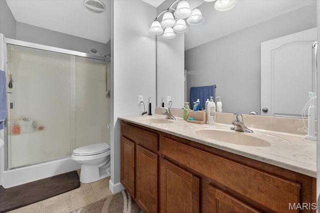 14 Loris Lane, St Charles, MO 63303