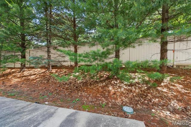 14 Loris Lane, St Charles, MO 63303
