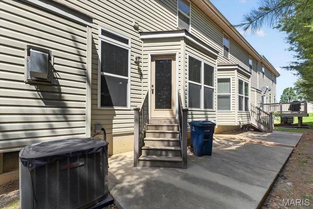 14 Loris Lane, St Charles, MO 63303