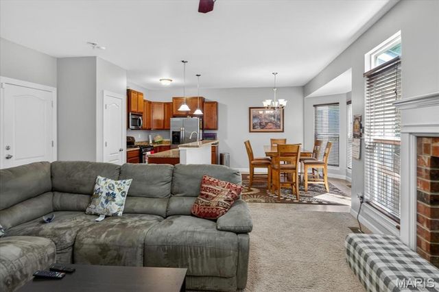 14 Loris Lane, St Charles, MO 63303