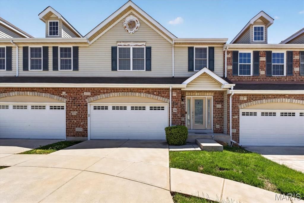 14 Loris Lane, St Charles, MO 63303