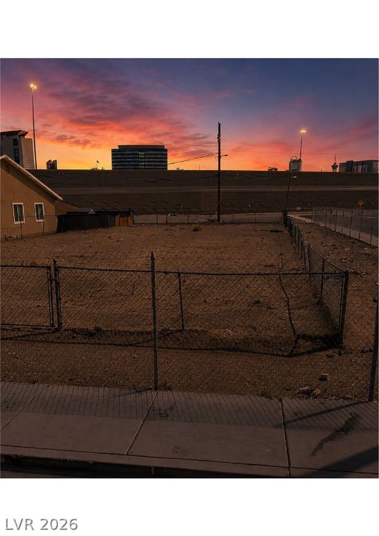 633 West McWilliams Avenue, Las Vegas, NV 89106 — exterior