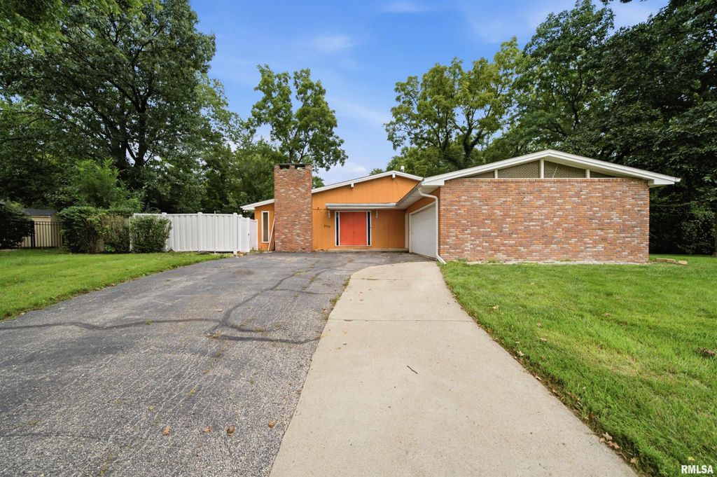 2903 W KINGSTON Court, Peoria, IL 61604