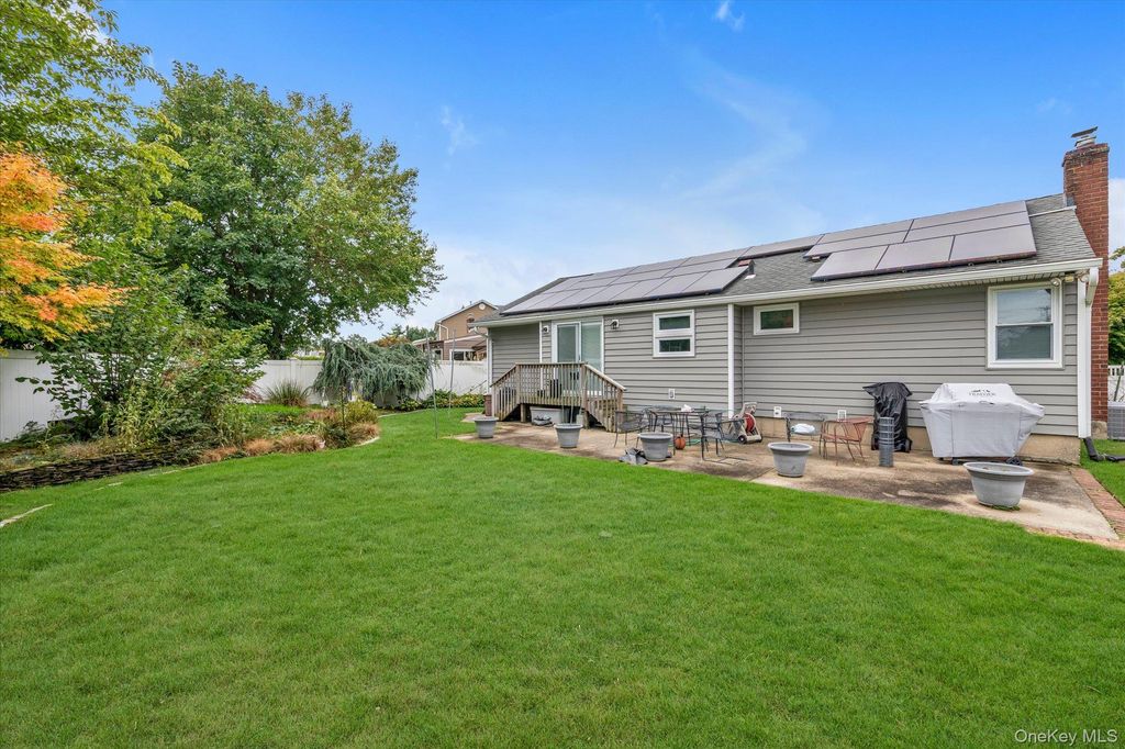 315 Cherry Place, East Meadow, NY 11554 — photo 4