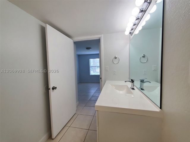 15591 SW 105th Ter 512, Miami, FL 33196