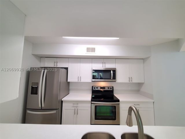 15591 SW 105th Ter 512, Miami, FL 33196