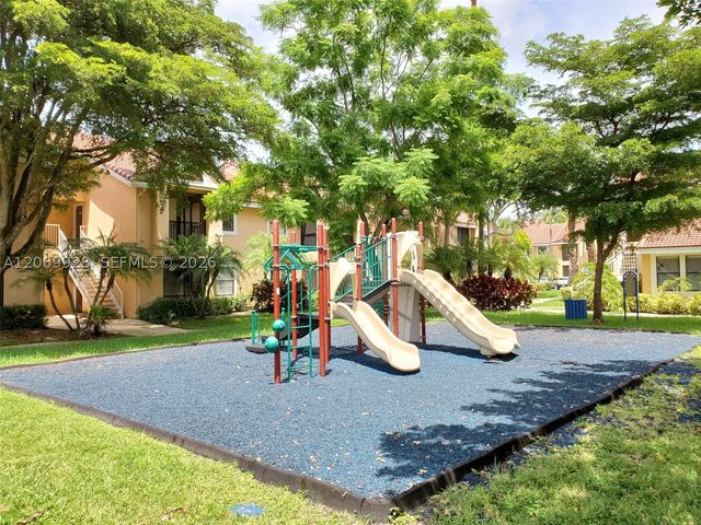 15591 SW 105th Ter 512, Miami, FL 33196