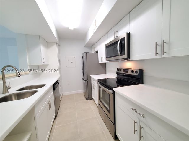 15591 SW 105th Ter 512, Miami, FL 33196
