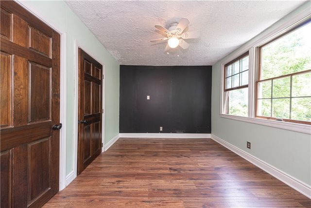 50 Center Ave, West View, PA 15229