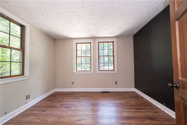 50 Center Ave, West View, PA 15229