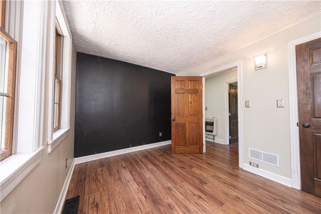 50 Center Ave, West View, PA 15229