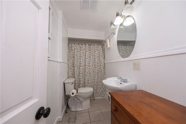 50 Center Ave, West View, PA 15229