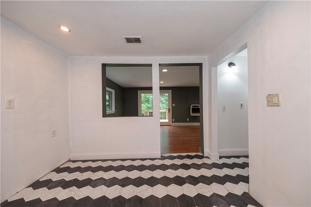50 Center Ave, West View, PA 15229