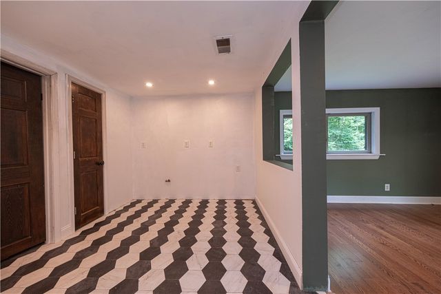 50 Center Ave, West View, PA 15229