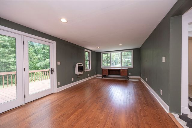50 Center Ave, West View, PA 15229