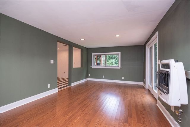 50 Center Ave, West View, PA 15229