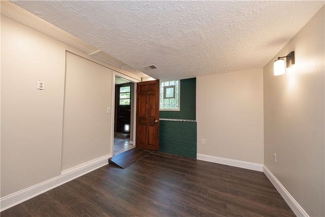 50 Center Ave, West View, PA 15229