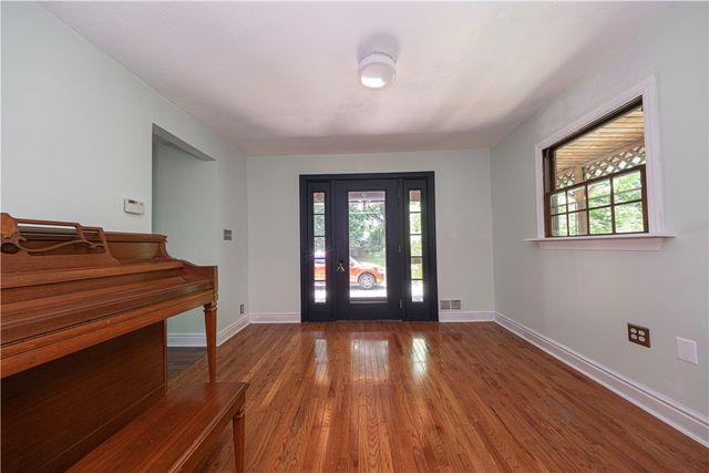 50 Center Ave, West View, PA 15229